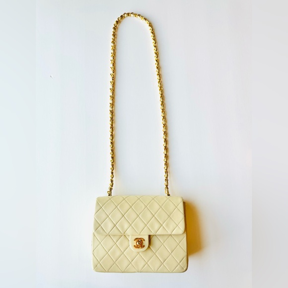 Vintage CHANEL Beige Mini Bag 90s Gold Hardware Lambskin Final price drop ๐ - Picture 2 of 15